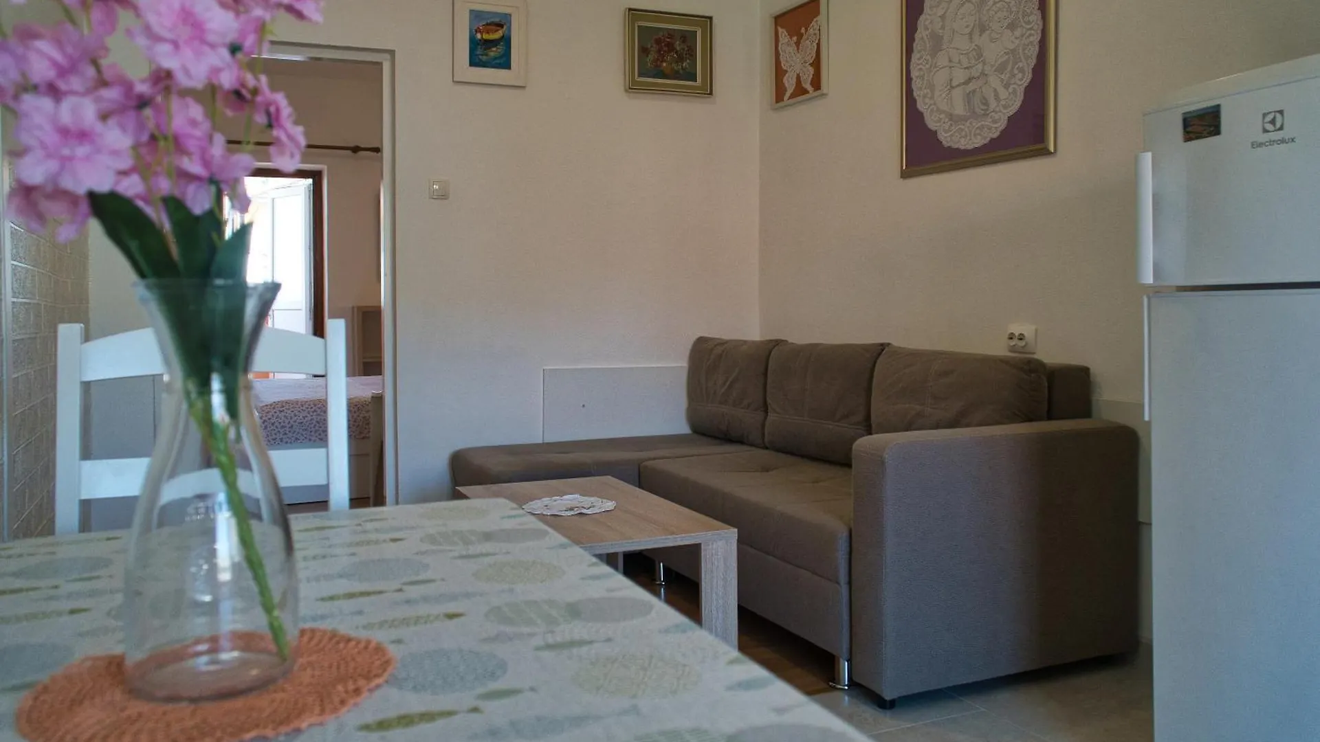 Apartment Ella تروغير