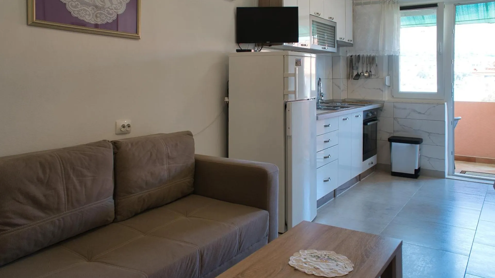 Apartment Ella تروغير